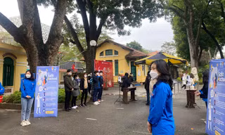 Phòng tuyến áo xanh đồng hành với học sinh, sinh viên trở lại trường học
