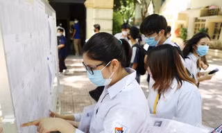 Thí sinh tham dự kỳ thi tốt nghiệp THPT 2021. Ảnh: DƯƠNG TRIỀU