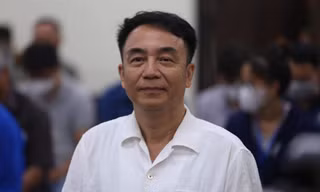 Cựu Phó Cục trưởng Cục Quản lý thị trường Trần Hùng hầu tòa vì nhận hối lộ 300 triệu đồng