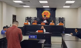 Cựu Đội trưởng công an huyện lừa đảo 'chạy việc' lĩnh 13 năm tù