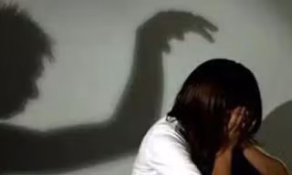 Vướng lao lý vì tán tỉnh, dụ bé gái 'làm chuyện người lớn'