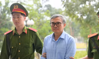 Vụ EVN thiệt hại hơn 1.000 tỷ đồng: Cựu Thứ trưởng Bộ Công Thương Hoàng Quốc Vượng lĩnh 6 năm tù 