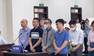Phúc thẩm vụ án Việt Á: Phóng viên vất vả tác nghiệp vì chỉ được dùng giấy bút 