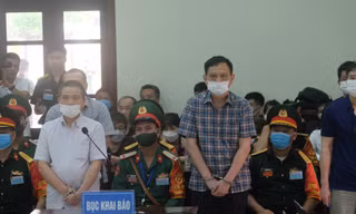 Hình ảnh loạt tướng lĩnh Cảnh sát biển, Biên phòng hầu tòa vì nhận hối lộ 