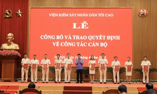 Viện KSND Tối cao tổ chức trao quyết định bổ nhiệm cho nhiều cán bộ 