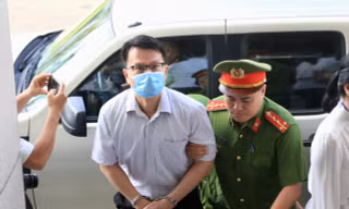 Cựu Đại sứ, Tổng lãnh sự quán khai về việc ‘làm giá’ với hàng nghìn du học sinh và tù nhân