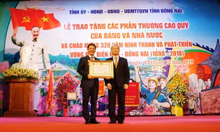 Ông Trần Bá Dương và THACO nhận Huân chương Lao động hạng Nhất 