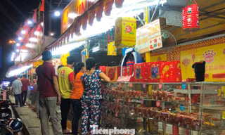 Bánh trung thu xả hàng ngày cận tết trung thu