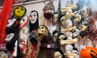 Những món đồ trang trí Halloween nhìn thấy đã 'khóc thét'
