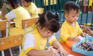 Nhiều hoạt động chăm sóc, vui chơi cho trẻ nhân ngày Thế giới nhận thức về tự kỷ