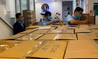 Phát hiện hàng ngàn mỹ phẩm ngoại trong ngôi nhà 'nội bất xuất, ngoại bất nhập'
