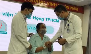Nữ bệnh nhân đã hồi phục khỏe mạnh sau khi bác sĩ lấy mảnh xương gà nằm suốt 2 năm trong cổ họng