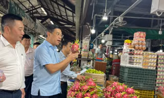 Xuyên đêm kiểm tra 2 chợ đầu mối: 'Nỗi đau' nhiều năm vẫn tồn tại