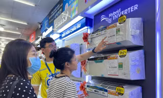 Thị trường điện lạnh TPHCM sôi động, chế độ hậu mãi 'một đổi một' hút khách