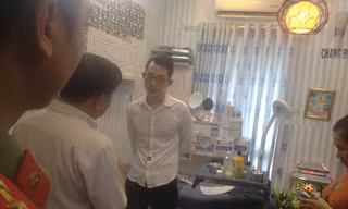 Đoàn kiểm tra liên ngành của Sở Y tế TPHCM đột nhập cơ sở làm đẹp chui