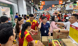 Lý do siêu thị TPHCM đông nghịt khách mua sắm