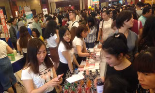 Black Friday: Chen lấn săn hàng giảm giá trong đêm Sài Gòn