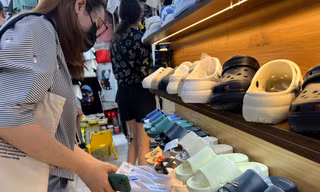 Quản lý thị trường: Kinh doanh hàng nhái 'siêu lợi nhuận'