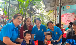 Rưng rưng đón Tết nơi xóm trọ nghèo ở TPHCM 