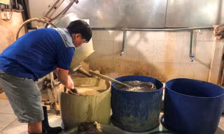Ớn lạnh tẩy trắng phụ phẩm bò thối để bán cho quán nhậu
