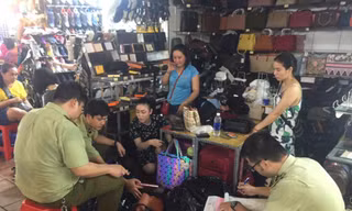 Quản lý thị trường TPHCM tổng kiểm tra hàng giả, hàng nhái 