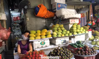 Chợ "nhà giàu" Bến Thành những ngày sau cách ly