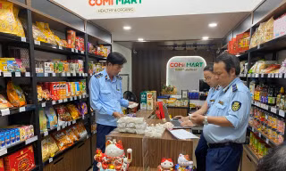 Thu giữ hàng nghìn bánh trung thu, lồng đèn không nguồn gốc tại TPHCM