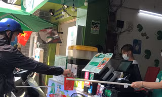 Mọi giao dịch được thực hiện qua một cây gậy