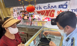 Kiểm tra loạt tiệm vàng ở TPHCM 