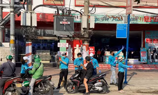 Nước rửa tay nhanh được tặng miễn phí ở Sài Gòn