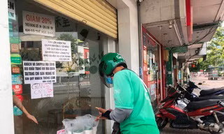 Được bán trở lại, chủ cửa hàng 'vùng xanh' tại TPHCM chế biến không ngơi tay