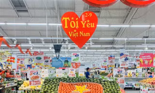 Trước lễ Quốc khánh, siêu thị tung khuyến mãi 'khủng': Trứng gà, cá hồi... dự báo 'cháy hàng'