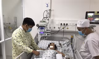 Bé gái dần hồi phục sau phẫu thuật nội soi (ảnh: BVCC)