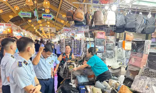 Chợ Bến Thành bị kiểm tra, Saigon Square vội vã đóng cửa