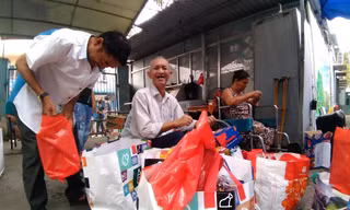Ấm lòng phiên chợ 0 đồng cho bệnh nhân