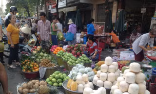 Rau củ, trái cây, hoa tươi tăng giá dịp lễ Vu lan
