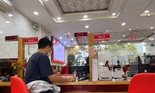Nhiều người vội vã hủy thẻ tín dụng sau vụ vay 8,5 triệu 'ôm nợ' 8,8 tỷ đồng 