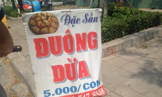 Đuông dừa dù bị cấm vẫn bày bán công khai ở nhiều tuyến đường Sài Gòn