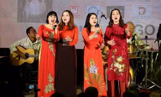 Y bác sĩ hát gây quỹ học bổng tặng sinh viên y khoa