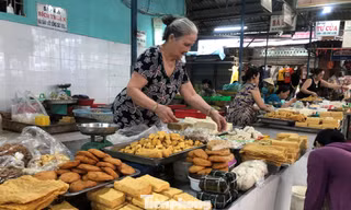 Nhiều loại thực phẩm chay "nhà làm" được bày bán ở các chợ TPHCM