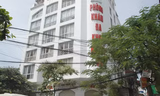 Chiều qua, Công an phường được điều động ngăn người không có trách nhiệm vào phòng khám Maria Ảnh: Tuấn Nguyễn
