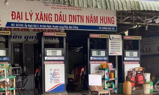 Bà Nguyễn Thị Bích Vân, chủ đại lý kinh doanh xăng dầu Năm Hung (huyện Long Phú) cho biết, phía công ty giao cho cửa hàng bao nhiêu thì bán bấy nhiêu, còn không giao nữa thì treo bảng nghỉ bán. Từ lúc giá xăng dầu lên xuống, phía công ty giao vừa đủ bán, không có chiết khấu nên lỗ từ đầu năm tới giờ...