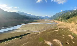 Hạ lưu thuỷ điện Sơn La - thuỷ điện lớn nhất Đông Nam Á, khô kiệt nước. Ảnh: Chí Tuệ