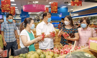 Theo Bộ Công Thương, hiện các địa phương đang áp dụng không thống nhất về các loại hàng hóa thiết yếu, gây ảnh hưởng đến việc lưu thông 