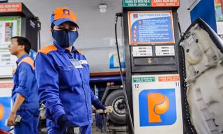 Bộ Công Thương cho rằng, việc giao quyền điều hành giá xăng dầu sẽ do Chính phủ quyết định