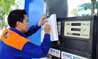 Từ 15h hôm nay, xăng E5 RON92 bán lẻ trên thị trường không cao hơn 19.611 đồng/lít.