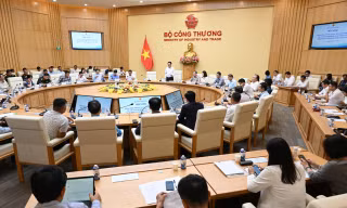 10 bộ ngành, đơn vị họp bàn nghị định mới về kinh doanh xăng dầu