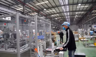 Các doanh nghiệp công nghiệp hỗ trợ ngành điện tử của Việt Nam chưa đặt được chân sâu vào chuỗi cung ứng của các doanh nghiệp toàn cầu. Ảnh: Như Ý
