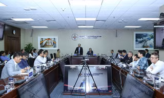 Cuộc họp gỡ khó cho các dự án năng lượng tái tạo chuyển tiếp được Cục Điều tiết Điện lực và EVN tổ chức theo hình thức trực tiếp và trực tuyến