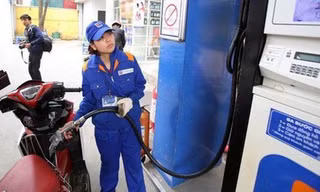 Giá xăng RON95-III lên gần 17.000 đồng/lít